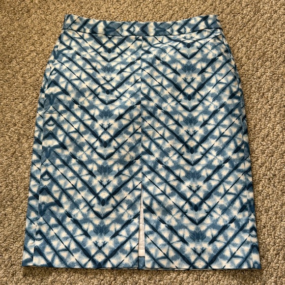 Blue and white Banana republic factory pencil skirt- size 4 - Picture 1 of 3